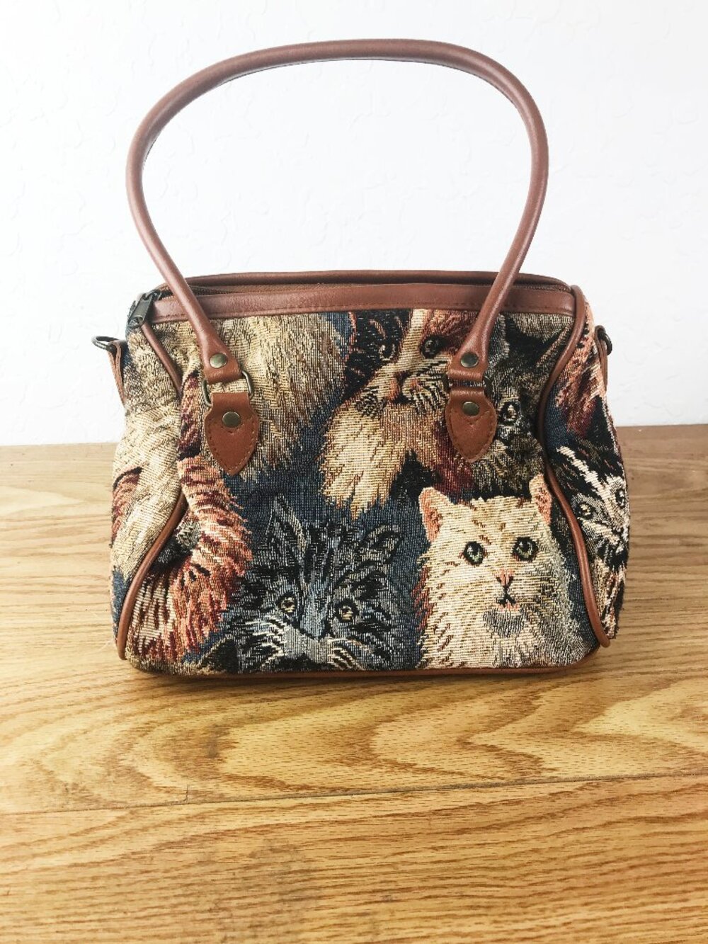 Vintage Tapestry Cat Handbag – Woven Kitten Design with Brown Faux‑Leather Trim